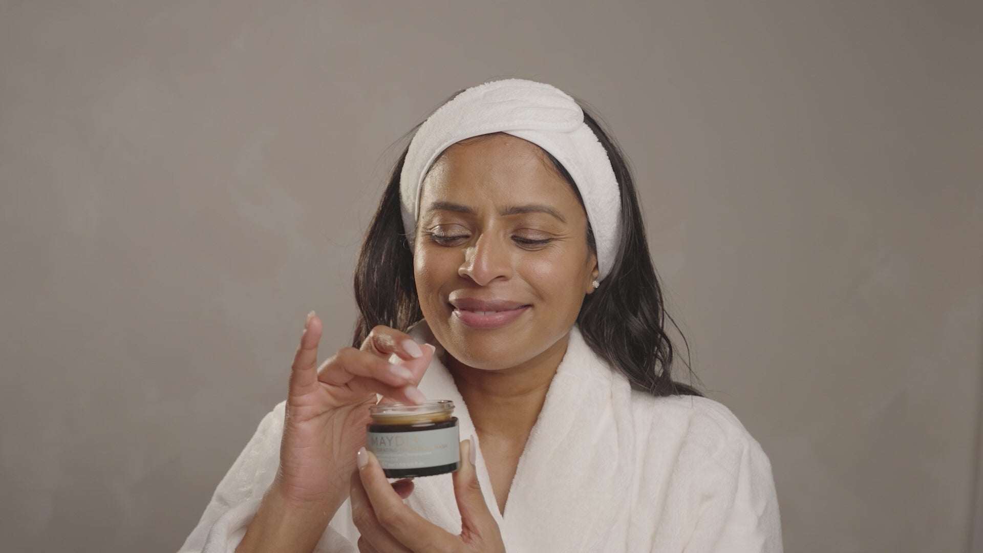 hydrates overnight, smooths fine lines, soothes and nourishes. MAYDI+ Hydrating Treatment Mask deeply moisturising